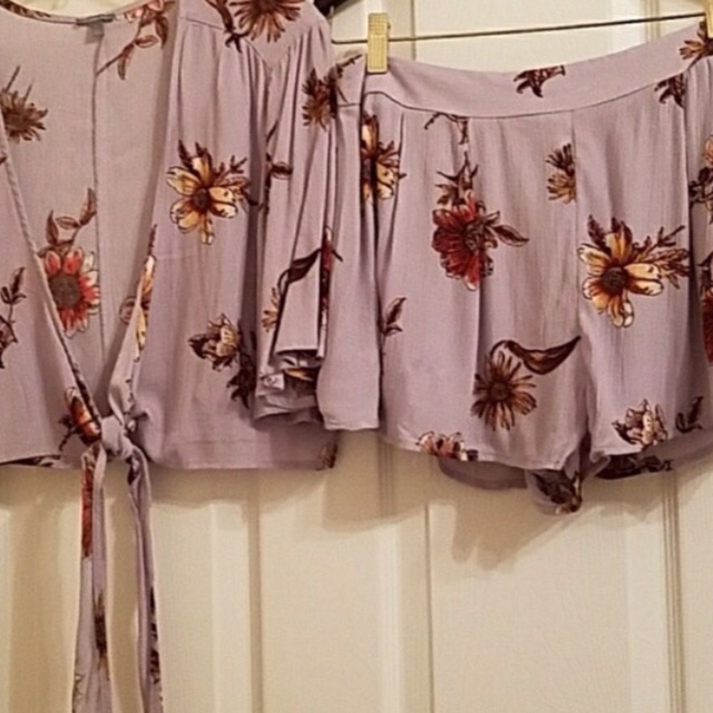 Cute floral crop top set size m